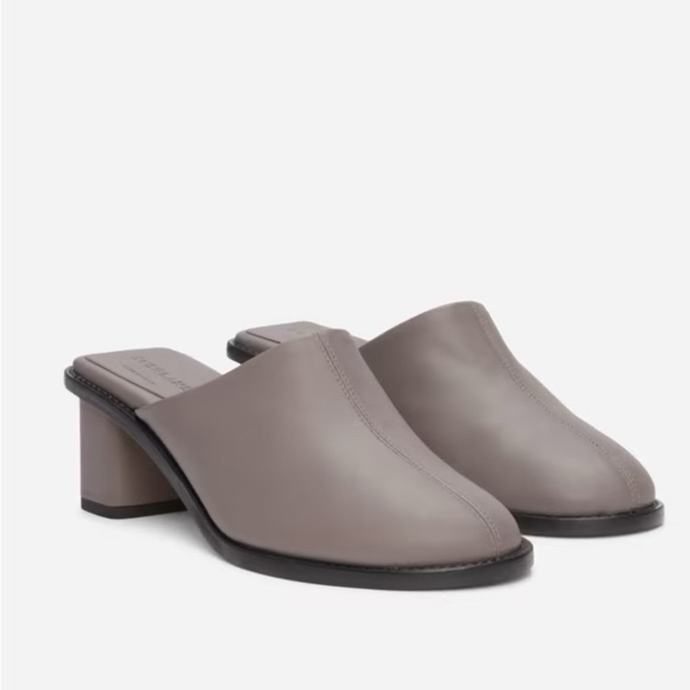 Everlane The Artist Mule in Gray 8